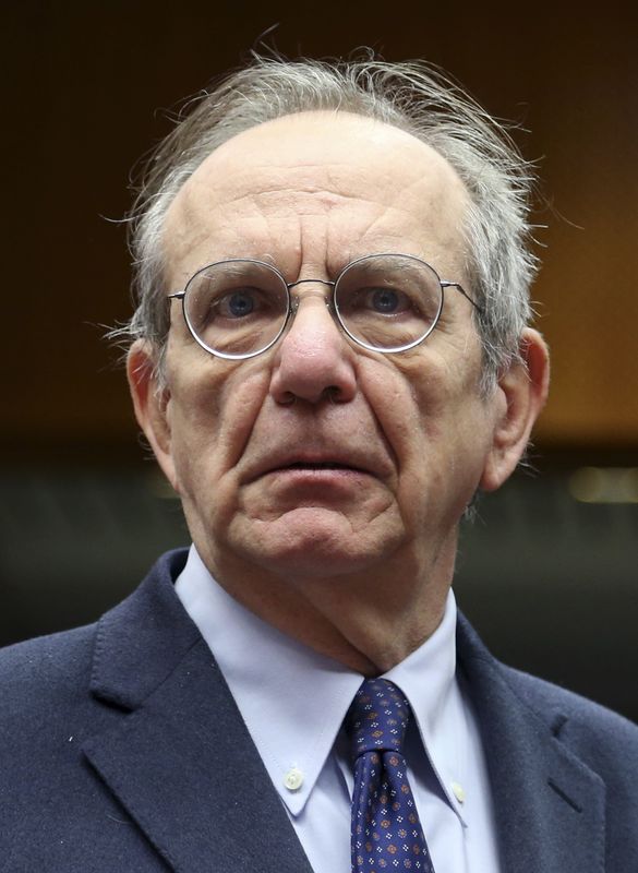 © Reuters. Italy's Economy Minister Padoan attends an EU finance ministers meeting in Brussels