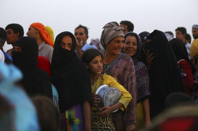 © Reuters. أكراد العراق يحكمون الرقابة على الحدود مع ضغط النازحين على موارد الاقليم