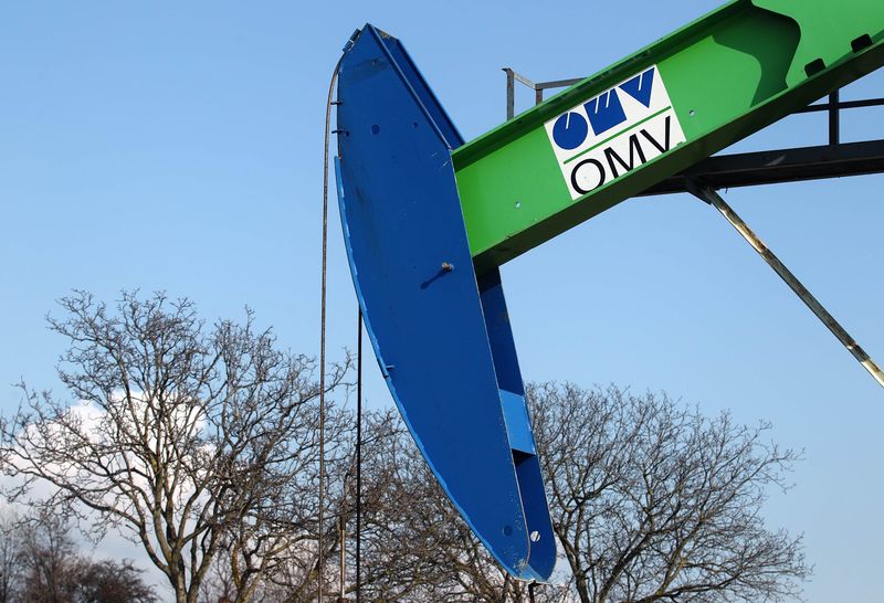 © Reuters. File photo of deactivated pumpjack of OMV in Auersthal