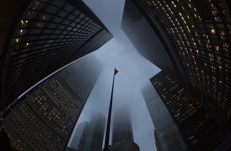 © Reuters. Buildings are seen in the financial district in Toronto