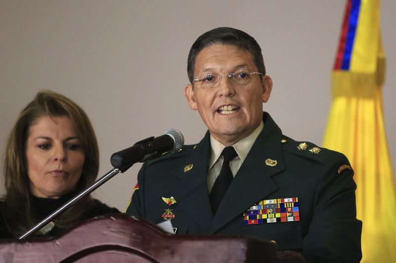 © Reuters. Colombian General Ruben Dario Alzate speaks to the media in Bogota