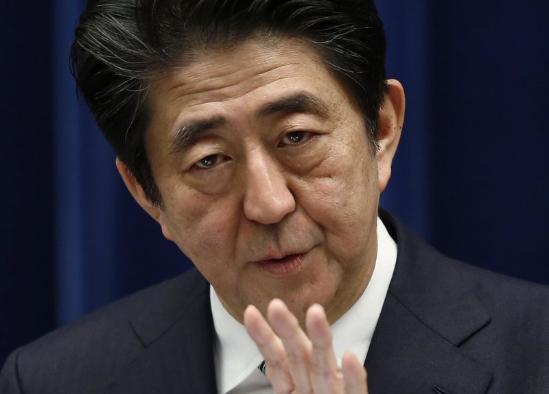 © Reuters. Japan's Prime Minister Abe attends a news conference at his official residence in Tokyo