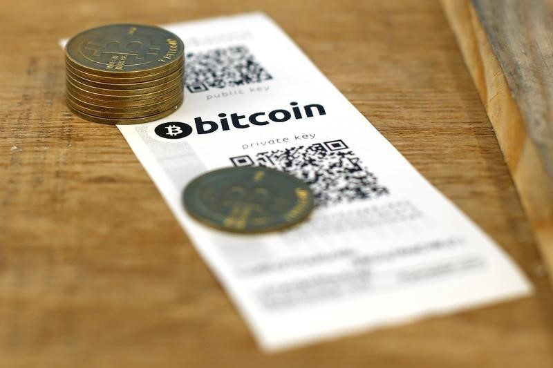 © Reuters. A Bitcoin (virtual currency) paper wallet with QR codes and coins are seen in an illustration picture taken at La Maison du Bitcoin in Paris