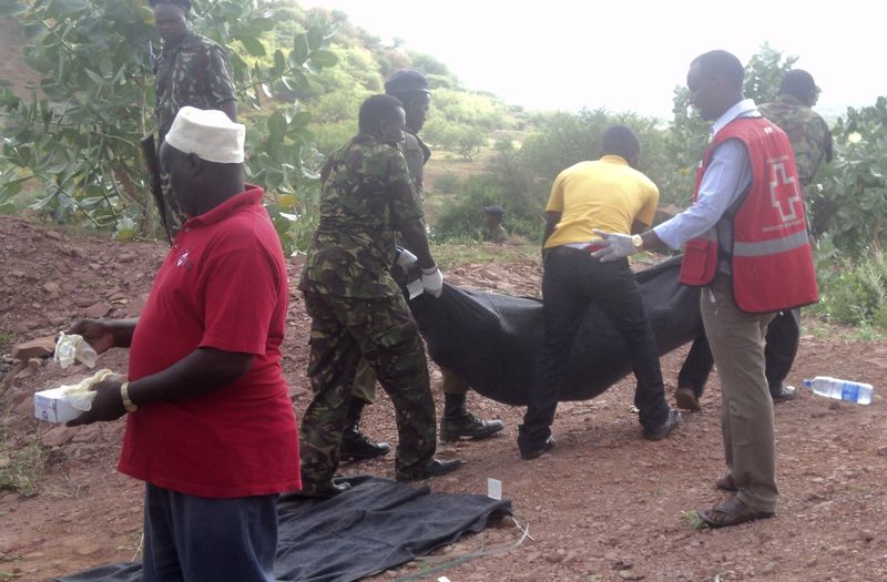 © Reuters. Hombres de Al Shabaab matan a 36 trabajadores en una cantera en Kenia  