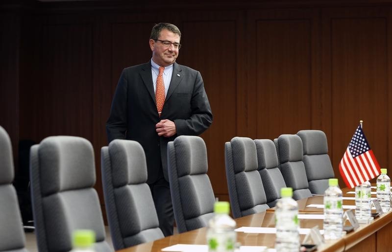 © Reuters. U.S. Deputy Secretary of Defense Ashton Carter walks towards his seat at the start of a meeting with Japanese Senior Vice Defence Minister Shu Watanabe in Tokyo