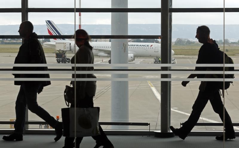 © Reuters. LES PILOTES D'AIR FRANCE DISENT MAJORITAIREMENT "OUI" À L'ACCORD SUR TRANSAVIA