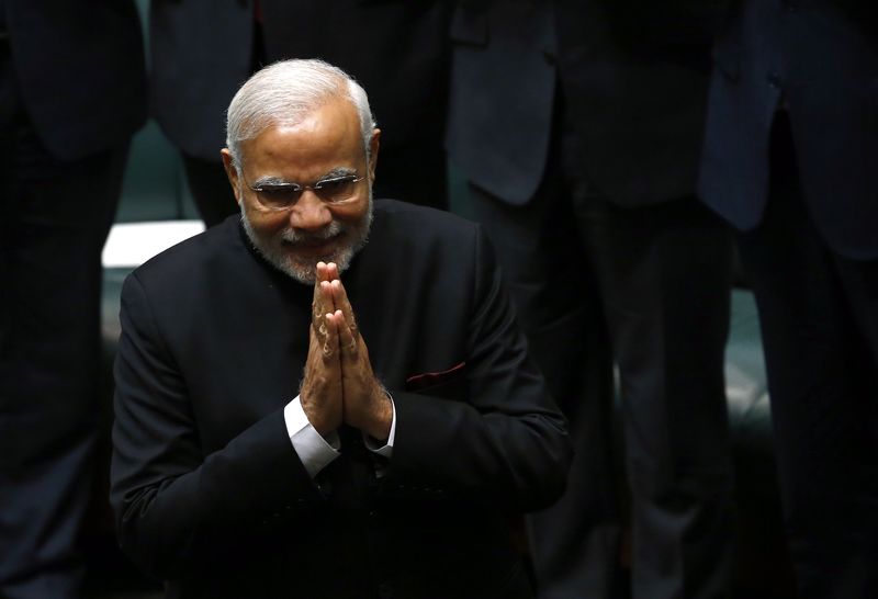 © Reuters. India's Prime Minister Modi enters the House of Representatives to make a speech in Australia's Parliament House in Canberra