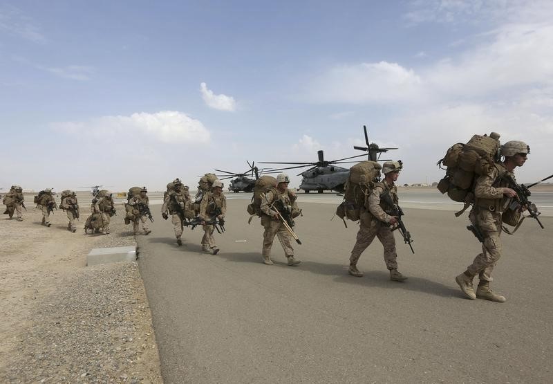 © Reuters. U.S. Marines prepare to depart upon the end of operations for Marines and British combat troops in Helmand