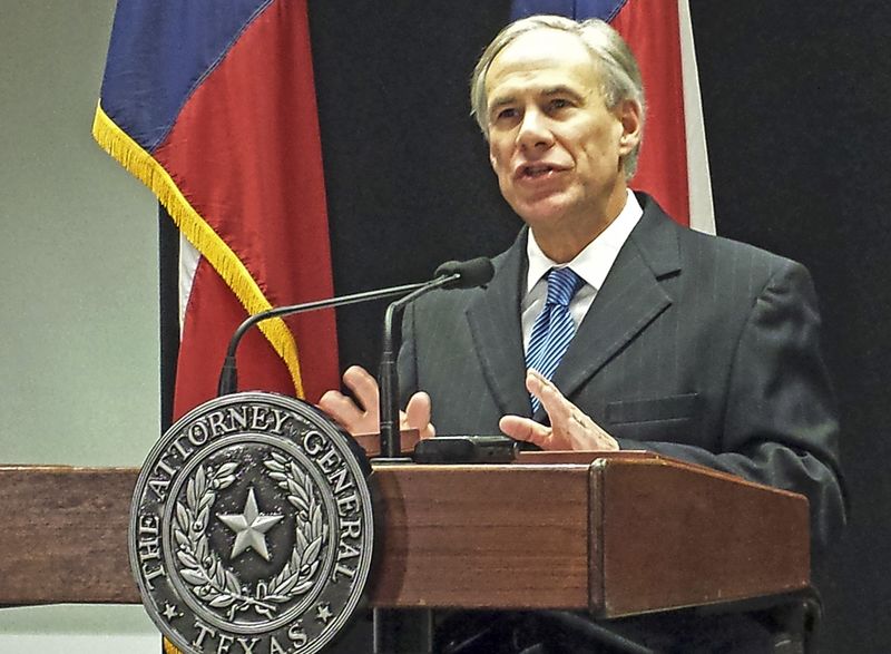 © Reuters. Procurador geral do Texas Greg Abbott concede entrevista em Austin