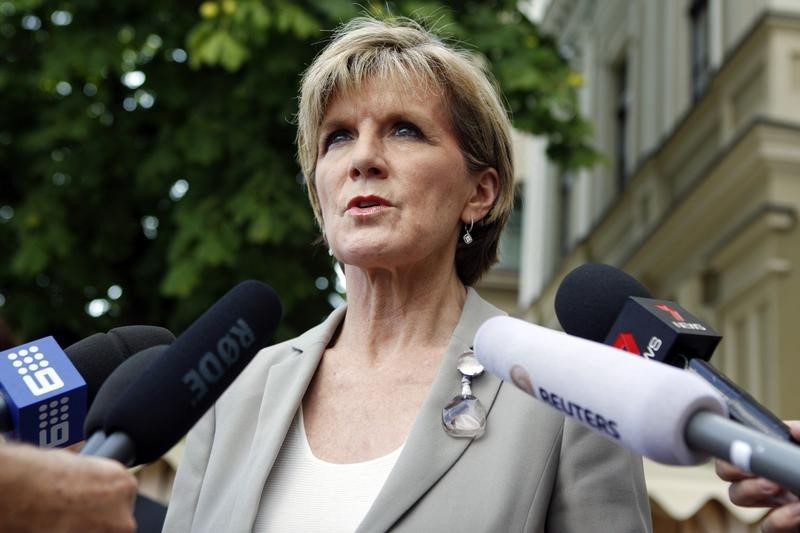 © Reuters. Australia's Foreign Minister Julie Bishop talks to journalists during a news briefing in Kiev