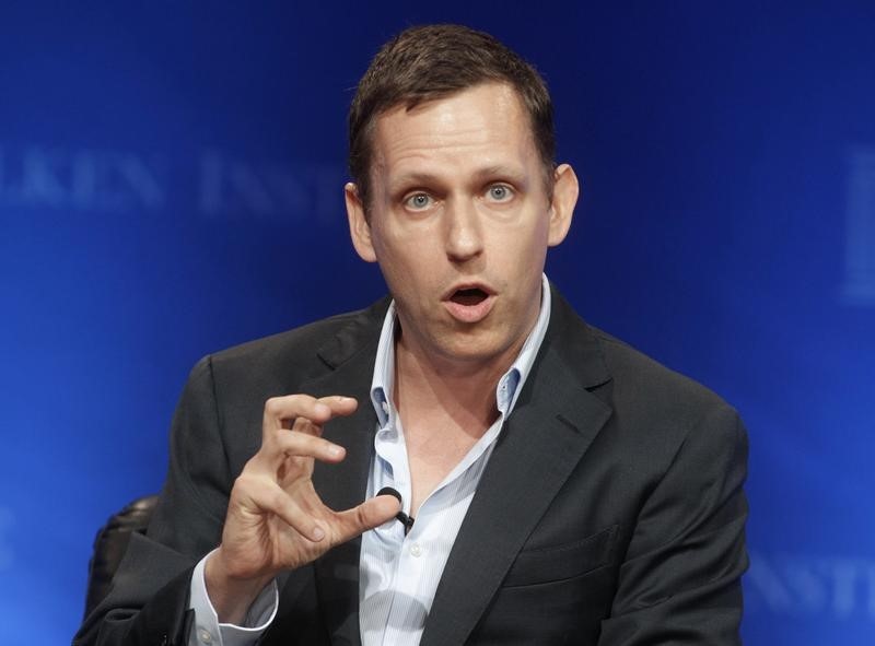 © Reuters. Thiel, partner of Founders Fund, speaks during the panel discussion at the Milken Institute Global Conference in Beverly Hills, California