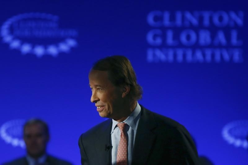 © Reuters. Tony James, President of the Blackstone Group, arrives as a panel member for the breakout session at the Clinton Global Initiative 2014 (CGI) in New York