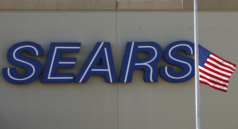 © Reuters. File photo of a Sears store in Schaumburg, Illinois near Chicago
