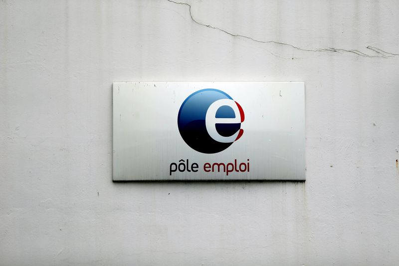 © Reuters. File photo of a logo seen on the entrance of a Pole Emploi office (National Agency for Employment) in Champigny sur Marne, eastern Paris