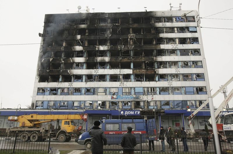 © Reuters. مقتل 16 على الأقل وإصابة 28 شرطيا في هجوم بالشيشان