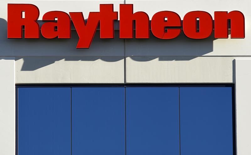 © Reuters. One of Raytheon's Integrated Defense buildings is seen in San Diego