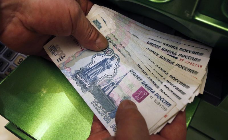 © Reuters. المركزي الروسي يعتزم التصدي للمضاربين في سوق العملة باجراءات اقتصادية فقط