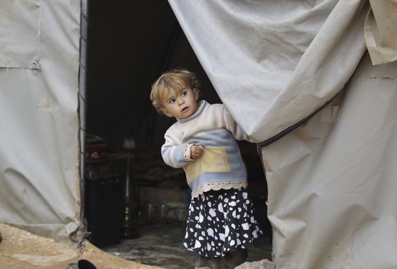 © Reuters. المساعدات الغذائية الدولية تحد من الزواج المبكر للاجئات السوريات