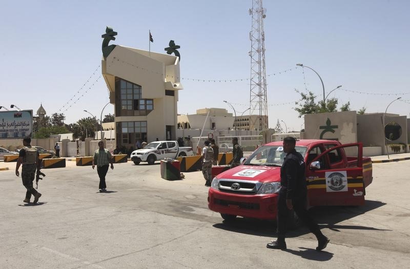 © Reuters. أجوكو الليبية:حقل النافورة النفطي يضخ 20 ألف ب/ي