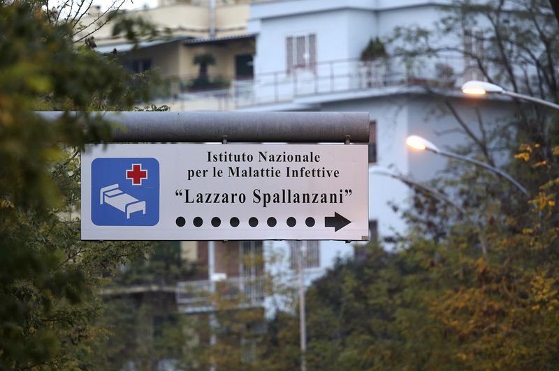 © Reuters. Placa sinalizando a localização do hospital Lazzaro Spallanzani, em Roma
