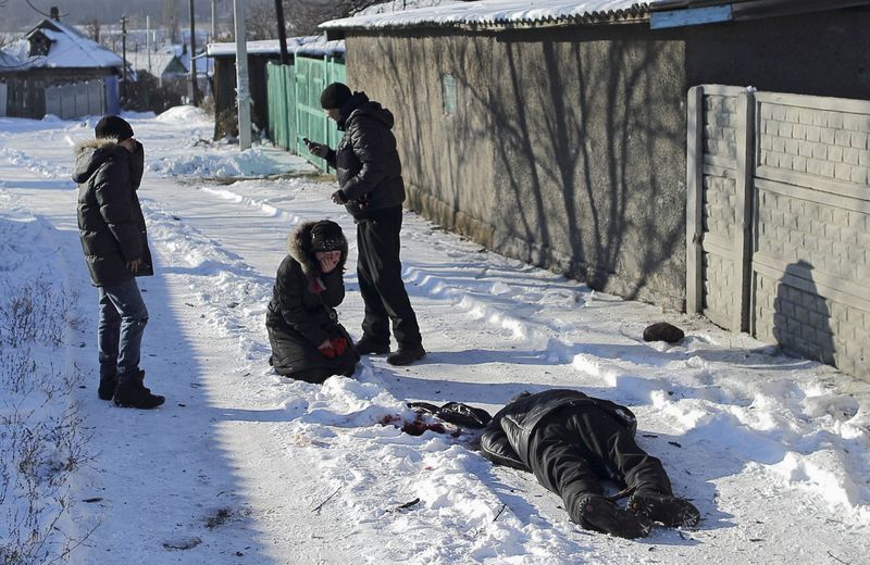© Reuters. قتيل ومصابة في قصف لدونيتسك بشرق أوكرانيا
