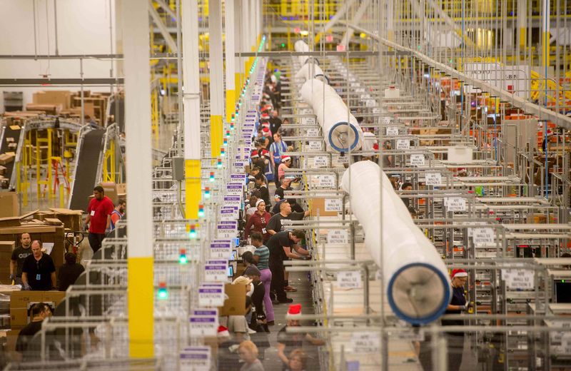 © Reuters. Workers prepare outgoing shipments at an Amazon Fulfillment Center, ahead of the Christmas rush, in Tracy, California