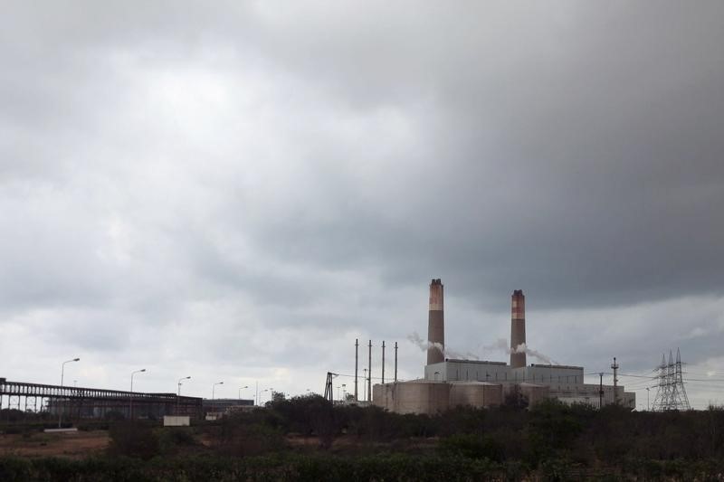 © Reuters. مقابلة- نقص الكهرباء والغاز يلحق ضررا بإنتاج اكبر شركة للصلب في ليبيا