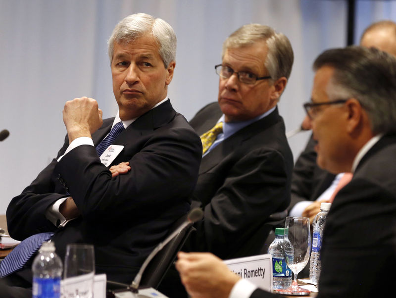© Reuters. Jamie Dimon, Chairman, President and CEO of JPMorgan Chase listens to a question for Obama at the quarterly meeting of the Business Roundtable in Washington