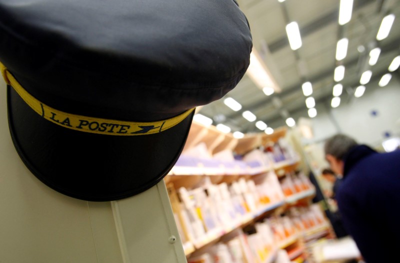 © Reuters. LA CGT DEMEURE LA PREMIÈRE FORCE SYNDICALE À LA POSTE