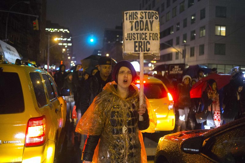 © Reuters. منظمون يستخدمون وسائل التواصل الاجتماعي لتخطيط احتجاجات بنيويورك