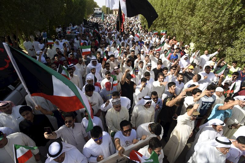 © Reuters. وسائل الاعلام: منفذ الهجوم الانتحاري في الكويت سعودي
