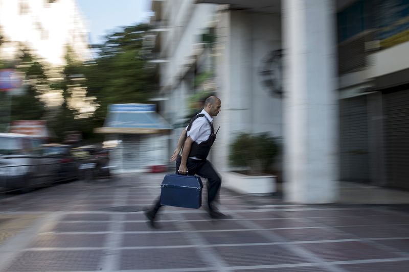 © Reuters. La eurozona se prepara para la suspensión de pagos de Grecia 