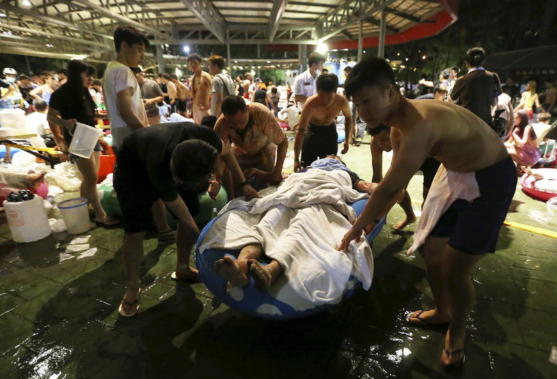 © Reuters. Asciende a 519 el número de heridos por el incendio en parque acuático de Taipei