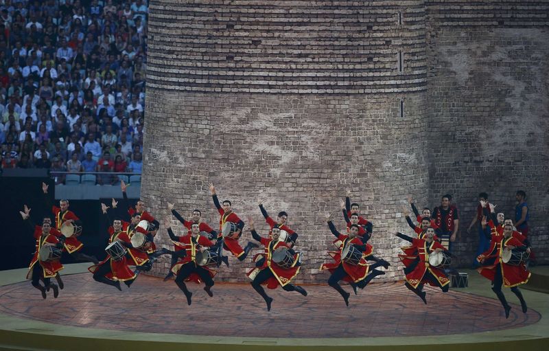 © Reuters. Actors perform during the closing ceremony of the 1st European Games in Baku