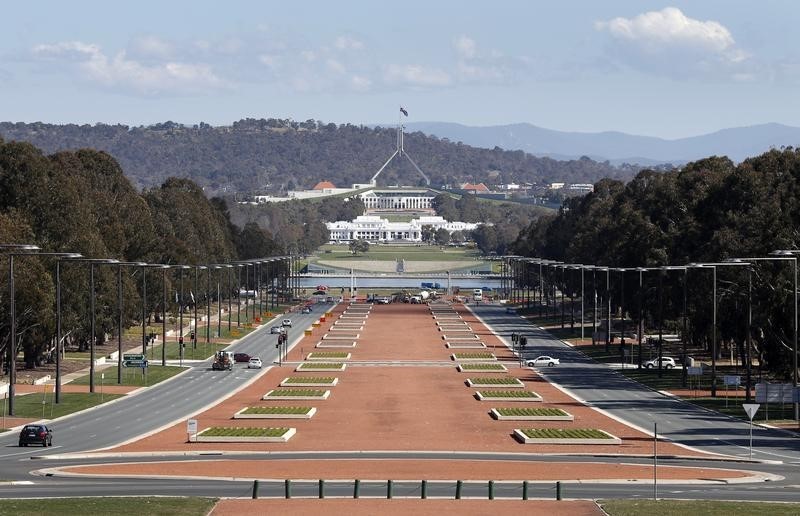 © Reuters. Australia's Parliament House is visible above the old Parliament House and Anzac Parade in Canberra