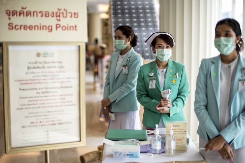 © Reuters. إعلان خلو أول حالة إصابة بكورونا في تايلاند من الفيروس