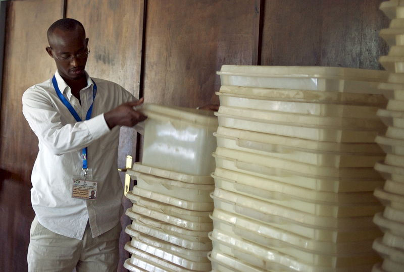 © Reuters. بدء التصويت في الانتخابات البرلمانية في بوروندي