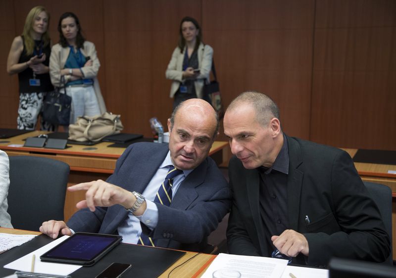© Reuters. Guindos dice que aún hay tiempo para llegar a un acuerdo con Grecia