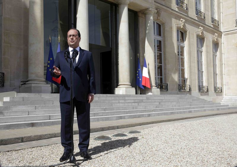 © Reuters. POUR FRANÇOIS HOLLANDE, UN ACCORD AVEC LA GRÈCE EST TOUJOURS POSSIBLE