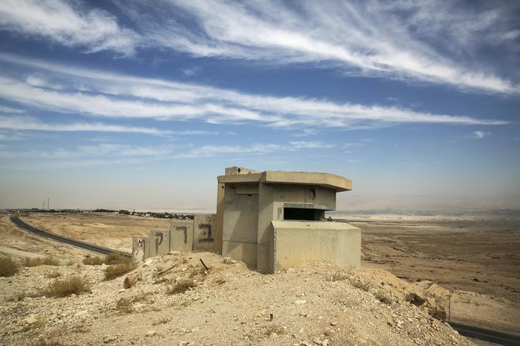 © Reuters. An Israeli guard post is seen near Jericho near the border between Israel and Jordan in the Jordan Valley