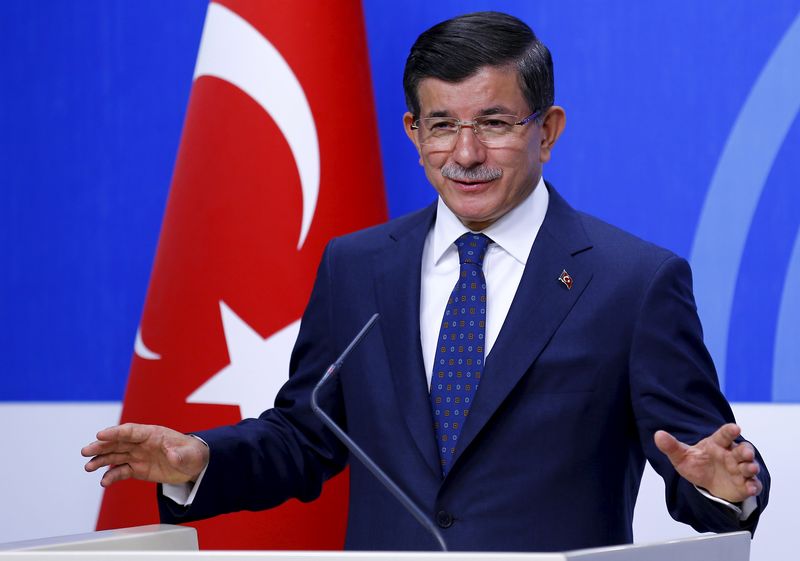 © Reuters. Turkey's Prime Minister Ahmet Davutoglu speaks during a news conference at his ruling AK Party headquarters in Ankara 