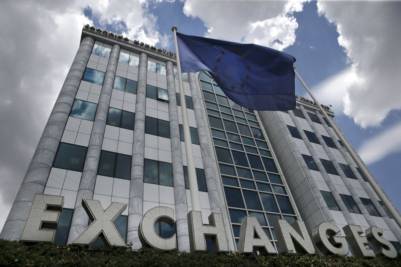 © Reuters. A European Union flag flutters outside the Athens stock exchange