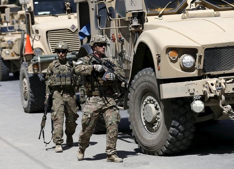 © Reuters. غارة أمريكية على ترسانة أسلحة في أفغانستان تثير احتجاجات شعبية