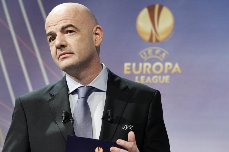 © Reuters. UEFA General Secretary Infantino speaks during the Europa League quarter-final draw at the UEFA headquarters in Nyon