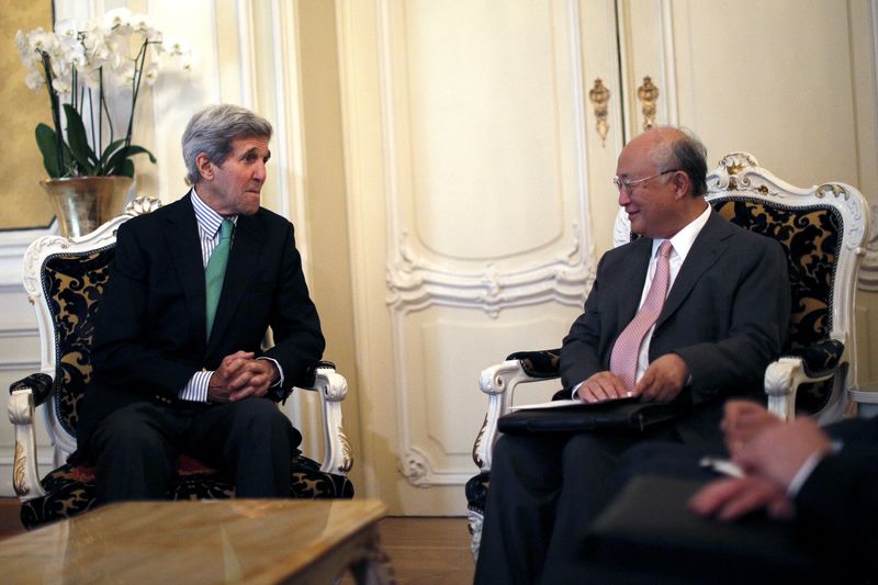 © Reuters. Secretário de Estado norte-americano conversa com chefe da AIEA