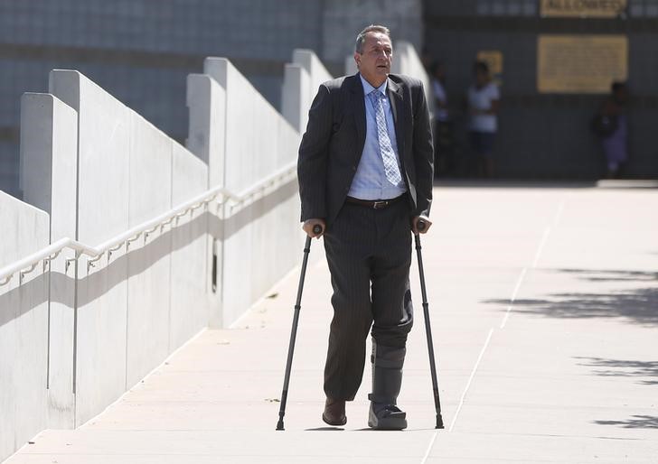 © Reuters. Former Attorney General Mark Shurtleff leaves after being booked at the Salt Lake County Metro Jail in South Salt Lake City