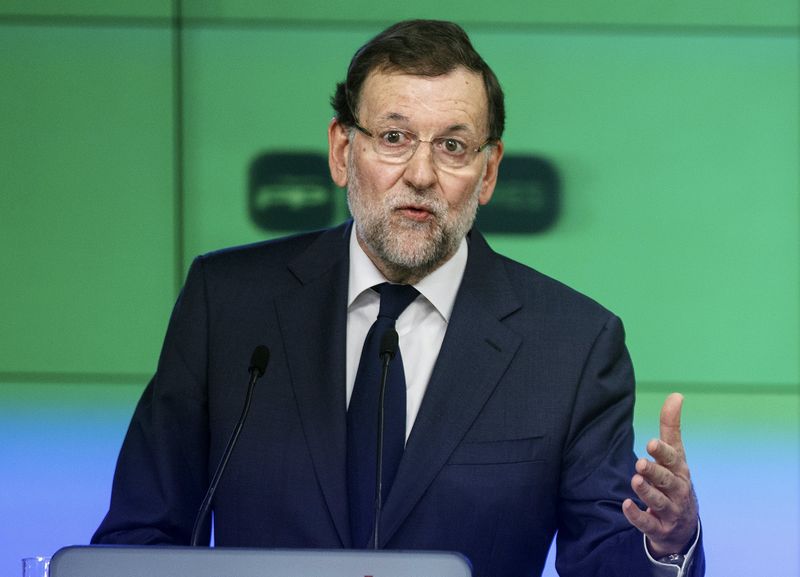 © Reuters. La salida de Grecia del euro sería un mal ejemplo para otros países, dice Rajoy