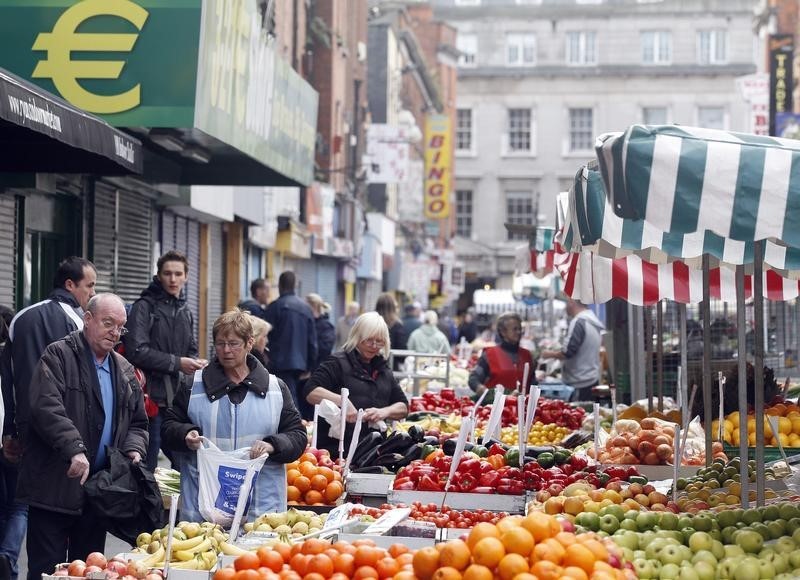 © Reuters. A stall holder sells fruit on the north side of Dublin