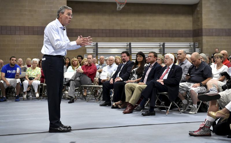 © Reuters. Bush speaks at a town hall meeting in Henderson, Nevada