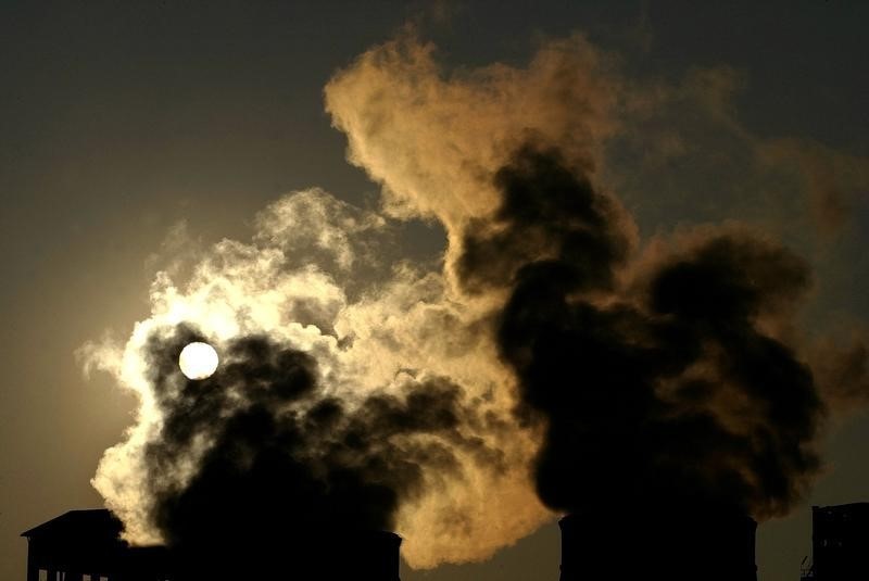 © Reuters. La UE limitará contaminación de centrales eléctricas medianas